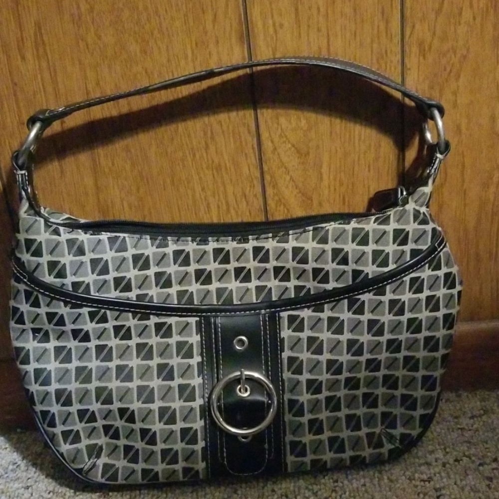 Nine & company shoulder purse. Gently used.